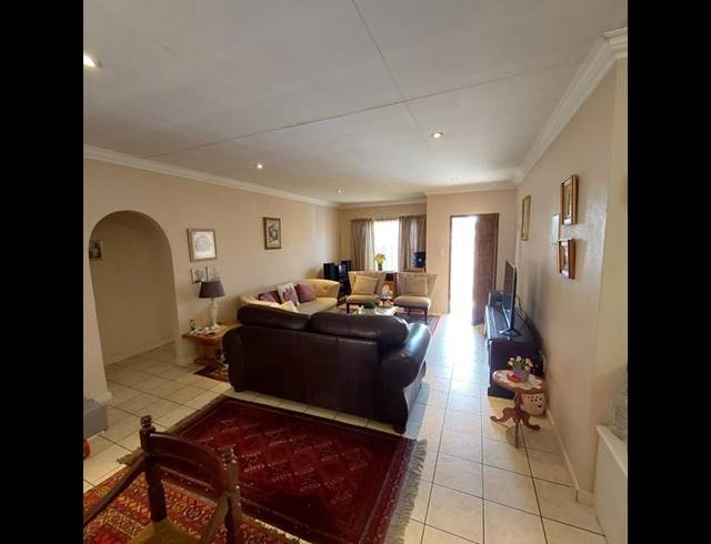 2 BEDROOM TOWNHOUSE FOR SALE IN ALBERTON CENTRAL